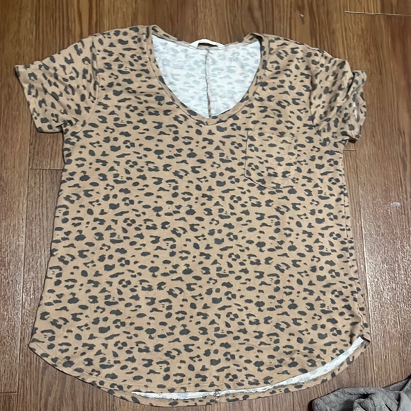 Short sleeve comfy brown cheetah print shirt - Picture 1 of 3